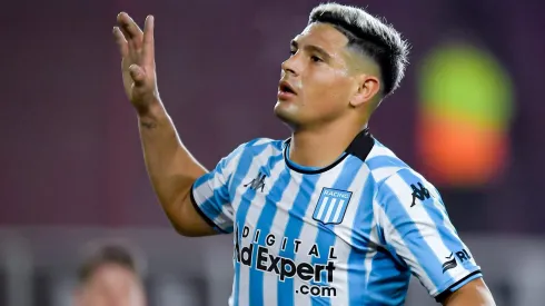 Maxi Salas celebra el gol que le anotó a Sportivo Luqueño.