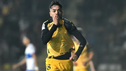 Sebastián Cabrera le sacó máximo rédito a una asistencia genial de Luciano Cabral.