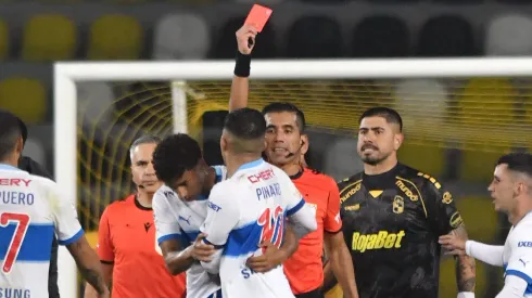 Pinares se fue expulsado en la derrota de Universidad Católica