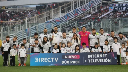 Colo Colo arriesga sanción por salir con niños a la cancha