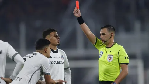 Esteban Pavez fue expulsado en la derrota de Colo Colo ante Deportes Copiapó.