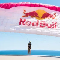 Víctor Bicho Carrera arranca la lucha por el título en el parapente acrobático