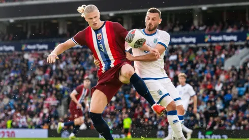 Erling Haaland se matriculó con un triplete que lo deja muy cerca del récord goleador en la selección de Noruega.