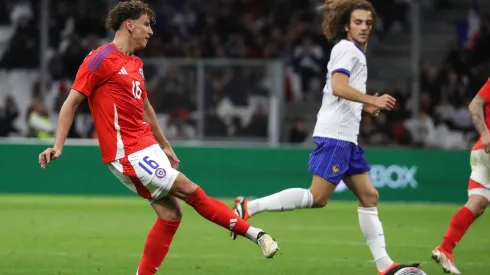 Lichnovsky jugó ante Francia. Sale de atrás ante la mirada de Guendouzi.