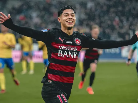 Darío Osorio recibe premio por golazo en el Midtjylland