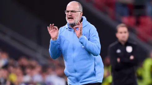 Bielsa sorprendió a todos al incluir en la Celeste que disputará la Copa América a Luis Suárez.