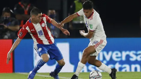 Miguel Almirón enfrenta a Marcelino Núñez en un duelo entre La Roja y Paraguay.