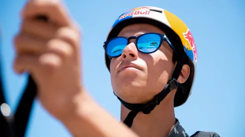 Bicho Carrera comenzó su participación en el Mundial de Parapente Acrobático.