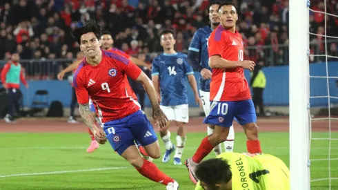 Víctor Dávila anotó un doblete para el triunfo de Chile ante Paraguay.