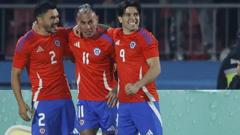 Gabriel Suazo le dio dos pases-gol muy parecidos a Víctor Dávila ante Paraguay.