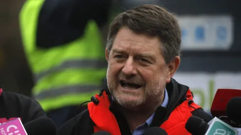El Gobernador de Santiago, Claudio Orrego, recomienda la suspensión de clases en toda la RM.