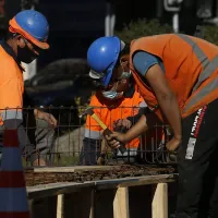 A días del alza del sueldo mínimo a $500 mil: ¿Qué pasa si mi empleador no me sube el salario?
