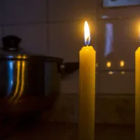 Masivo corte de luz por lluvias: Cerca de 70 mil clientes afectados en Santiago y el país