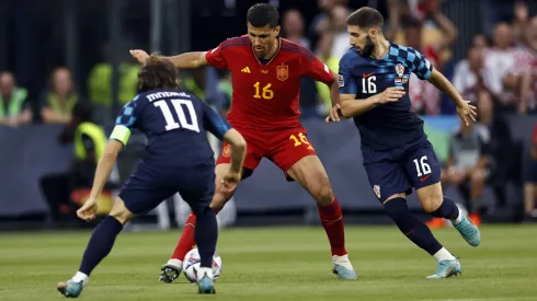 Modrić y Rodri disputan el balón en el último enfrentamiento entre España y Croacia.