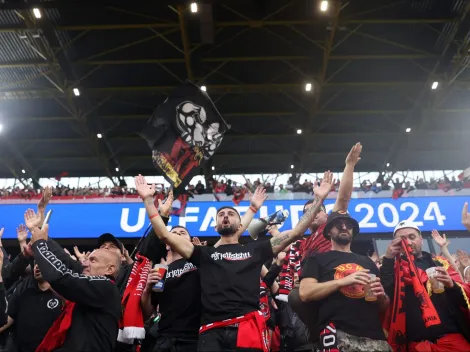 Hinchas albaneses rompen tallarines y hacen sufrir a los italianos