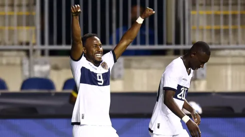 John Yeboah celebra su gol en el amistoso internacional entre Ecuador y Bolivia.
