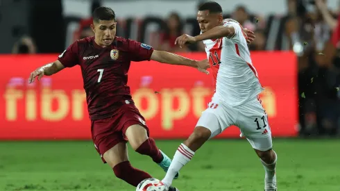 Bryan Reyna ya tuvo acción en las Eliminatorias 2026 con Perú.