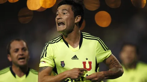 Charles Aránguiz suena fuerte en la U