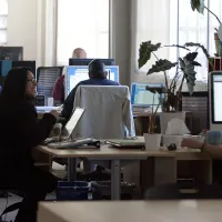 ¿Subirá sueldo mínimo de mujeres? Presentan proyecto que regula igualdad salarial en Chile