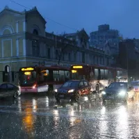 ¿Hasta qué hora llueve en Santiago? Decretan Alerta Amarilla en la RM por sistema frontal