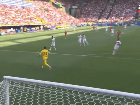 Portugal clasifica con el gol más insólito de la Euro