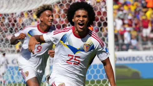 Eduard Bello anotó el 2-1 de Venezuela ante Ecuador.