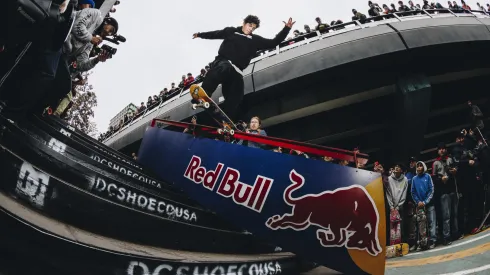 Los skaters chilenos celebraron su día en las calles de Santiago, pese al frío y lo que dejó la lluvia en la semana.