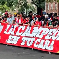 \'Bicampeón en tu cara\': el picante lienzo de los hinchas de la Roja contra Argentina