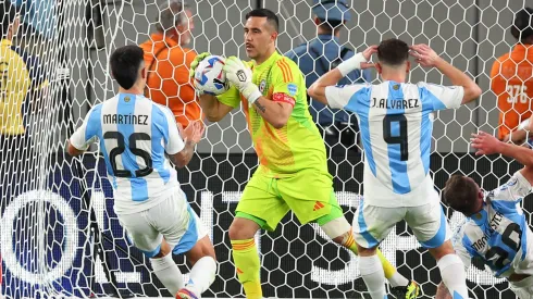 Claudio Bravo fue la gran figura del partido entre Chile y Argentina.