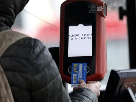 Anuncian validadores en la puerta trasera de las micros