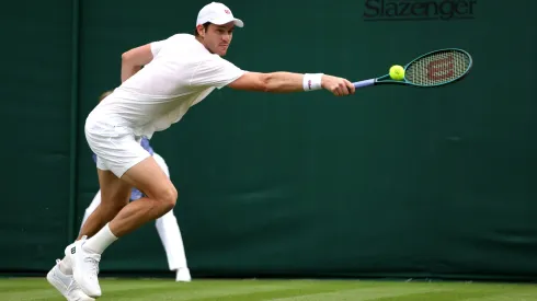 Nicolás Jarry en el césped de Wimbledon.