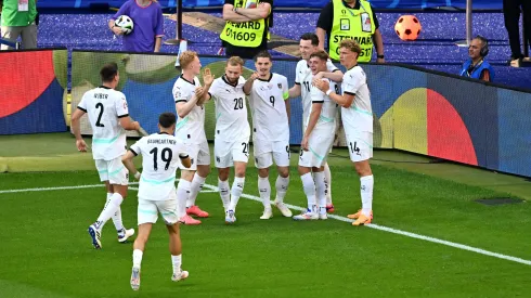 Los jugadores de Austria celebran el gol de Marcel Sabitzer ante Países Bajos.