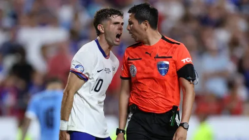 Pulisic encaró a Kevin Ortega.