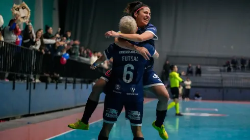 La alegría de Bonta, quien marcó uno de los goles de la U.