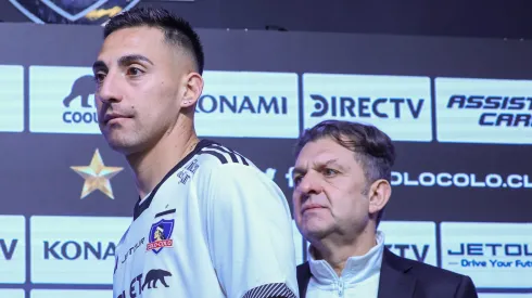 Javier Correa junto a Aníbal Mosa en la sala de prensa del Monumental.