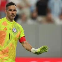 Formador de Claudio Bravo quiere verlo en la MLS: \'Es lo mejor para él y su familia\'