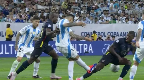 La patada de Cuti Romero.