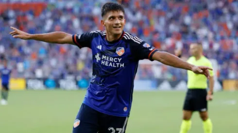 Yamil Asad festejó así su buena definición frente al Inter Miami.