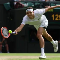 Verdugo de Alejandro Tabilo sufre dolorosa caída en Wimbledon: fue eliminado