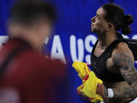 Video: Darwin Núñez lanza una silla contra de los hinchas de Colombia