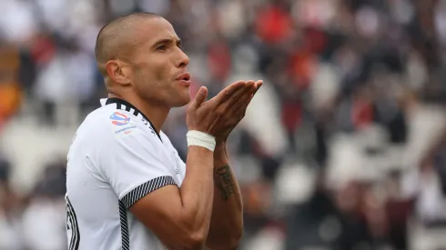 Leandro Benegas puede dejar Colo Colo en la segunda rueda.