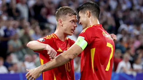 Dani Olmo festeja su gol junto a Álvaro Morata en la victoria contra Francia, en la semifinal de la Euro 2024.