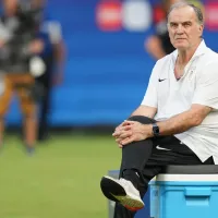 Marcelo Bielsa se sienta en el podio con Uruguay en una polémica Copa América