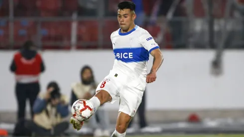 Aravena dejará la UC en este mercado de pases