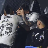 El consuelo de Arturo Vidal a Guillermo Paiva tras una complicada noche en Colo Colo