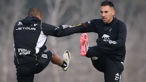 Javier Correa se pone a punto.