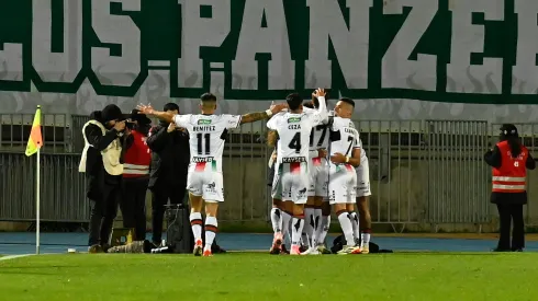 Los jugadores de Palestino festejan el gol de Nicolás Linares contra Santiago Wanderers.