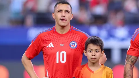 Alexis Sánchez jugando por la selección chilena.