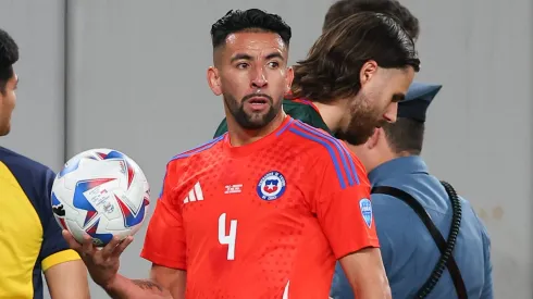 Mauricio Isla en la selección chilena. ¿Jugará en Colo Colo?