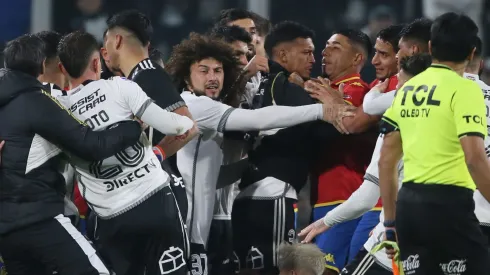 Una imagen de la polémica final del triunfo albo ante Unión Española.